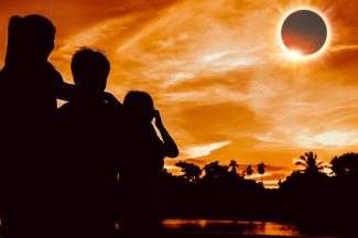 The Total Solar Eclipse and Air Pollution